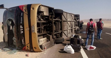 مستشفيات قنا تستقبل 21 مصابا فى حادث تصادم أتوبيس مع مقطورة