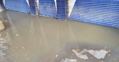 صحافة المواطن.. أهالى كفر طهرمس يشكون من غرق منازلهم بمياه الصرف الصحى