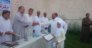 بالصور.. تكريم أوائل الطلاب بشبين القناطر 