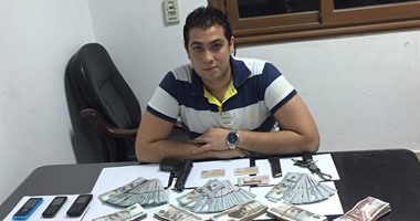 ضبط اثنين من تجار العملة بحوزتهما 25 ألف دولار وربع مليون جنيه فى الجيزة