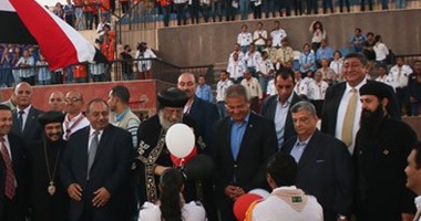 بالصور.. البابا تواضروس يعلن موافقة الكنيسة على قانون بناء الكنائس.. بطريرك الكرازة المرقسية:على جمعة شخصية مستنيرة وأحبه كثيراً.. والمحليات فرصة ذهبية للشباب وحلاوة مصر و حيويتها لا يكون إلا بشبابها