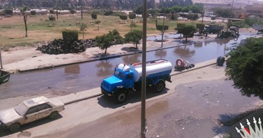 بالصور.. شوارع التجمع الثالث تغرق فى مياه الصرف الصحى 
