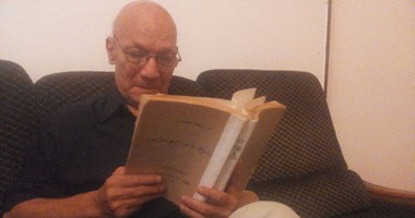 أحمد عبد المعطى حجازى يصل بيته بعد مغادرة المستشفى ويؤكد:سأواصل العلاج بالمنزل