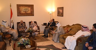 ناهد العشرى تستقبل وزيرة العمل الكويتية بمطار القاهرة الدولى