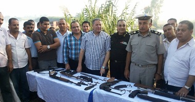 مدير أمن البحيرة لـ"اليوم السابع": نجحنا فى اقتحام جزيرة أبو الخاوى وضبطنا 61 قطعة سلاح آلى وخرطوش و4700 طلقة و3 ورش سلاح و33 متهمًا بحوزتهم أسلحة بيضاء و28 متهمًا بحوزتهم مواد مخدرة