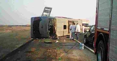 خلال 20 ساعة بالبحر الأحمر.. مصرع وإصابة 62 فى 3 حوادث بسبب الطرق المتهالكة.. 15 حالة إصابتهم خطيرة وآخرون بتر ساقهم وأصيبوا بالشلل.. والإسعاف تنقل المصابين لمستشفيات أسيوط ..و14مصابا من عمالة الحجاج