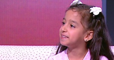 أصغر متبرعة لـ"تحيا مصر": "بحب بلدى والفلوس من مصروفى ومسابقة لحفظ القرآن".. "هبروز صورة عمو السيسى وأعلقها فى أوضتى".. وأم الطفلة: شعرت بسعادة كبيرة لمقابلة الرئيس.. ووالدها: اللقاء استمر 20 دقيقة