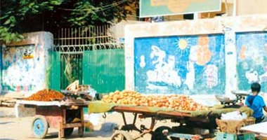 بالصور والكاريكاتير.. فى "مول" أسوار المدارس الذى لن تراه فى 2014.. لوليتا للبيع.. وبوستر على حميدة.. و"مسدس مية".. وكتاب نغمات الموبايل.. وكارت ميناتل.. وشارة الشرطة المدرسية