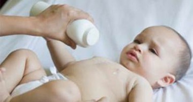 للأمهات.. بودرة التلك تسبب التهابات لطفلك ولا تقيه من التسلخات