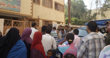 أولياء الأمور يفضون تجمهرهم على الطريق السريع بكوم أمبو