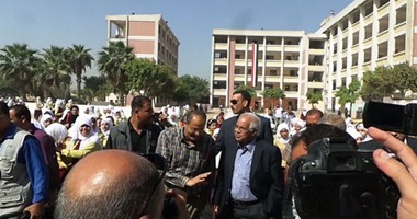 محافظ القاهرة من حلوان: المصروفات المدرسية لا ترتبط بتسليم الكتب