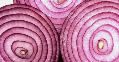 مفاجأة.. البصل أفضل علاج لتساقط الشعر وإعادة نموه