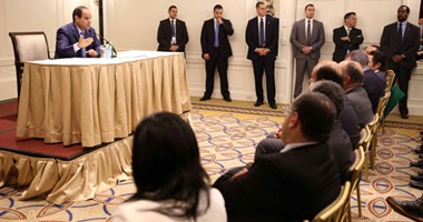 بالصور.. السيسى من نيويورك للإعلاميين: دوركم كبير وهدفنا تثبيت الدولة ولو الناس هتزعل منى هقول لهم سلام عليكم..الرئيس يشدد:25 يناير ثورة حقيقية.. ويكشف: قلت للغرب:"لو فى مليون داعشى هياخدوا أوروبا"