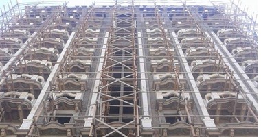 حملة لإزالة العقارات المخالفة بالإسكندرية