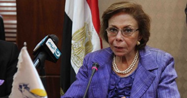 ميرفت التلاوى تكرم أول سيدة محافظ.. وتمازحها: "ست بـ100 راجل"