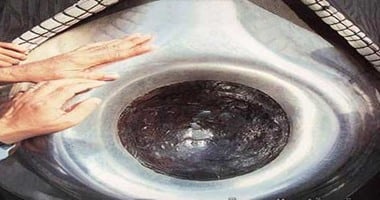 جريمة فى الكعبة.. سرقة الحجر الأسود على يد القرامطة