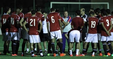 بالصور.. السفير المصرى بالسنغال يتابع مران الفراعنة