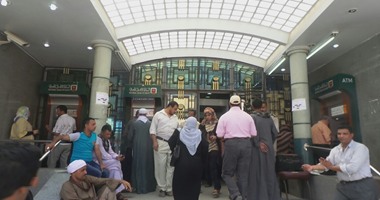 استمرار إقبال المواطنين بجنوب سيناء على شراء شهادات "قناة السويس"