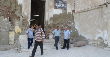 بالصور.. مسجد أبو غنام البيلى بكفر الشيخ حائر بين الآثار والأوقاف منذ 14عامًا..  تجاهل المسئولين يُهدد بسقوط المبنى وتعريض حياة المصلين للخطر