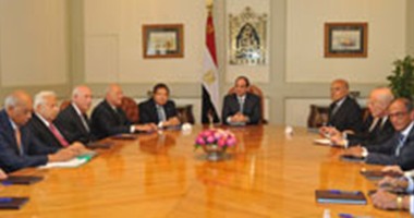 للمرة الأولى.. مشاكل مصر على مائدة علمائها.. الرئيس يشكل مجلسا استشاريا لكبار العلماء.. والمجلس يجتمع كل شهرين والسيسى يرأسه حال حضوره.. وتقرير كل 6 أشهر للرئيس بنتائج أعماله وتوصياته