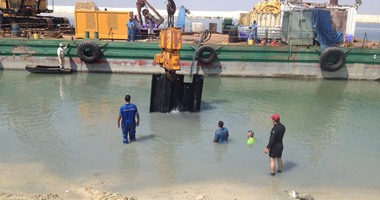 بالصور.. الهيئة الهندسية للقوات المسلحة تواصل المرحلة الأولى من التكريك فى قناة السويس.. انتهاء 30 مليون متر مكعب أتربة من الحفر الجاف.. ورفع الستائر المعدنية والخرسانة لربطها "القديمة" بـ"الجديدة"