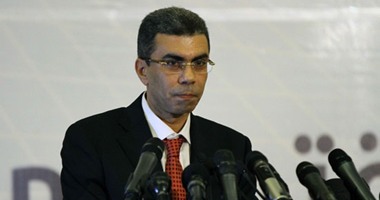 عمرو أديب ناعيا ياسر رزق: إيده كانت تتلف فى حرير