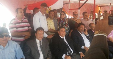 بالصور.. قافلة الأزهر الطبية تزور قناة السويس الجديدة