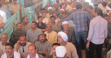 الصور.. جلسة صلح تنهى خصومة ثأرية بين أفراد عائلة ببنى سويف