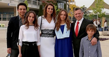 بالصور.. كيف يقضى الملوك والرؤساء عطلاتهم مع أبنائهم