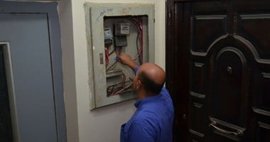 مصر العليا لتوزيع الكهرباء تحل أزمة قطع الخدمة عن قرية بـأسوان 