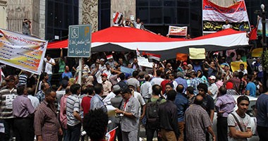 انشقاقات فى صفوف متظاهرى "12 سبتمبر".. إعلان مشاركة 6 مراكز حقوقية و3 حركات سياسية و8 أحزاب.. واجتماع "السيدة زينب" يحسم التراجع بدعوى تهديد العاملين.. ومطالب بلقاء "السيسى" لحل الأزمة