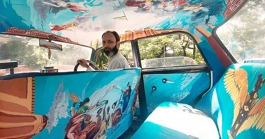 رسام يحول التاكسى إلى لوحات فنية مذهلة من الداخل.. عشان الزبون يرتاح