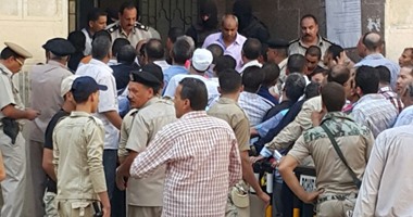 بالصور.. زحام شديد أمام محكمة دمنهور الابتدائية فى أول أيام الترشح للبرلمان