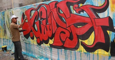 50 فنانا فلسطينيا يرسمون أطول جدارية فى غزة عن "أحلام الشباب الضائعة"