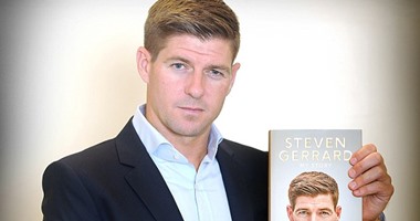 كتاب جيرارد.. القائد يطعن لاعب مانشستر يونايتد ويرفض قطر بسبب أسرته