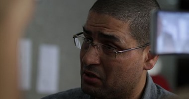 محمد أبو حامد يسلم صورة من حكم رفض الطعن على ترشحه لمحكمة شمال القاهرة