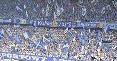 جماهير ليج بوزنان تقاطع "يورباليج" اعتراضا على دعم "يويفا" للاجئين