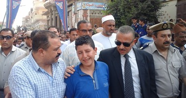 بالصور.. أهالى شهيد الشرطة بالشرقية يطالبون بالقصاص