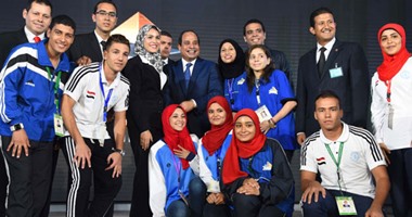 السيسى يشيد بتجربة سنغافورة.. ويسأل وزير المالية عن الناتج المحلى