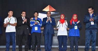 الرئيس لـ"شباب الجامعات": لا مجال للفساد ومفيش جنيه ورق هيتاخد دون وجه حق.. الدستور كتب بنوايا حسنة لكن البلاد لا تٌبنى بحسن النوايا.. السيسى يشكر محلب.. ويؤكد: محتاجه جنبى.. ومش هنسمح لحد يهد بلدنا