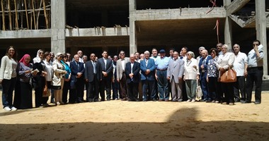 بالصور.. رئيس عين شمس ونوابه ينهون جولتهم بأرض الجامعة فى العبور