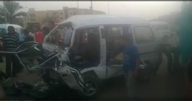 إصابة 3 فى تصادم بين سيارة أجرة ودراجة نارية فى جرجا