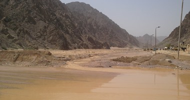 إغلاق طريق "نويبع - طابا" بسبب الأمطار الشديدة