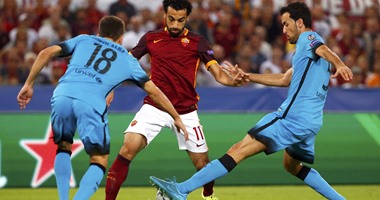 بالفيديو.. روما يتعادل مع برشلونة 1/1 فى الشوط الأول وصلاح يتألق