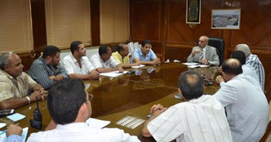 محافظ كفر الشيخ يبحث مشاكل تهالك طريق قلين مع الأهالى
