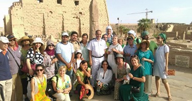 مطار القاهرة يستقبل 12 مجموعة سياحية من أمريكا واليابان والصين