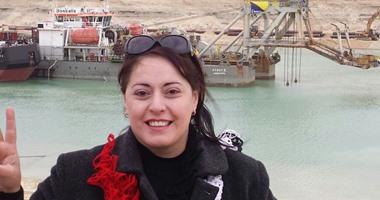 الفنانة هند عاكف تدلى بصوتها فى الاستفتاء على التعديلات الدستورية بالمقطم