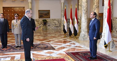 وزراء حكومة شريف إسماعيل يؤدون اليمين الدستورية أمام الرئيس السيسى