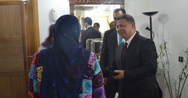 وزير القوى العاملة يصل مقر الوزارة بدون حراسة