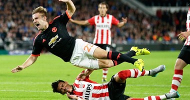 بالفيديو.. لاعب آيندهوفن متخصص إصابات مدمرة للمنافسين